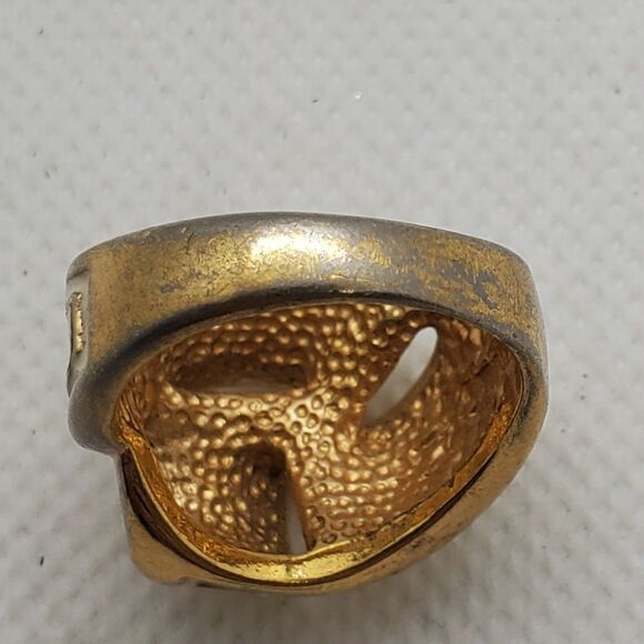 Vintage 18 Karat HGE Gold & Cream Ribbon Knot Ring - Picture 5 of 7